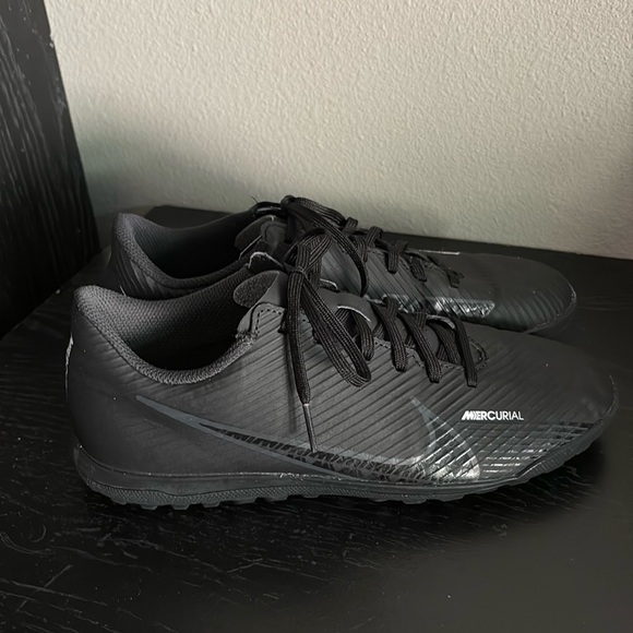 Nike Shoes Mercurial Indoor Soccer Turf
Cleats Size Youth 6. EUC - Picture 1 of 6